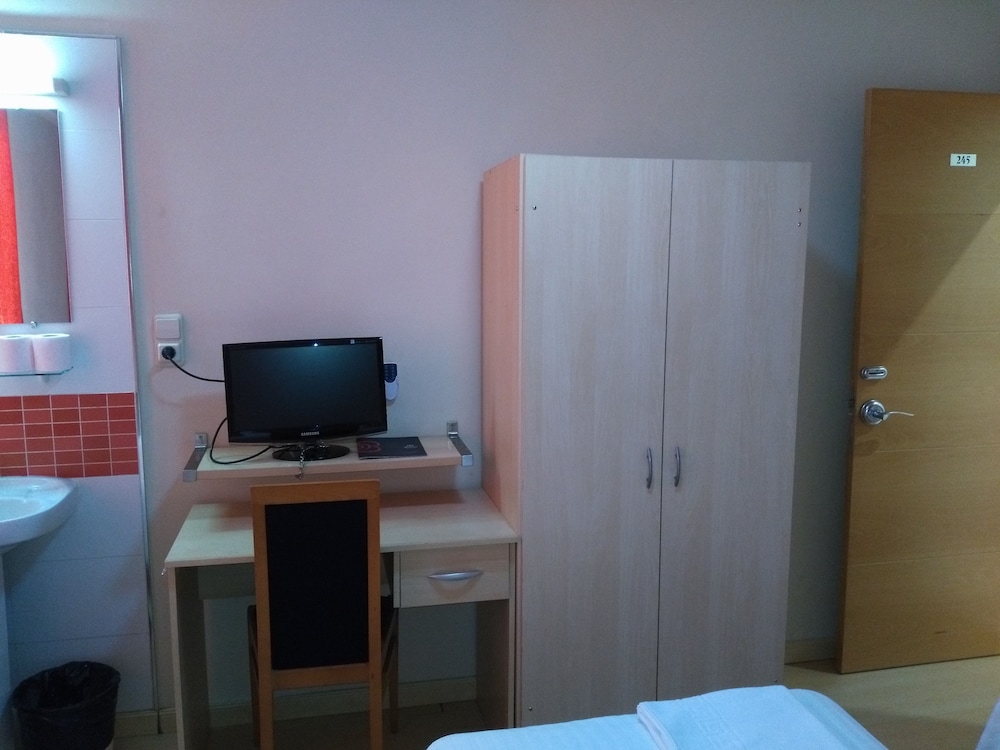 Standard Triple Room, Shared Bathroom photo 2
