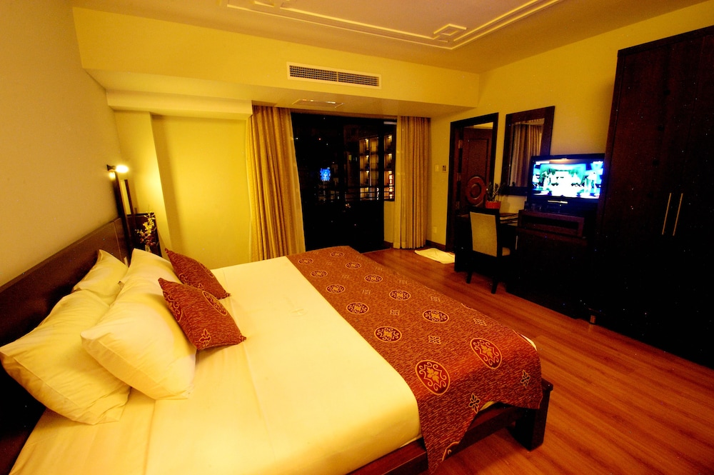 Junior Suite, 1 Queen Bed, City View - Photo 6