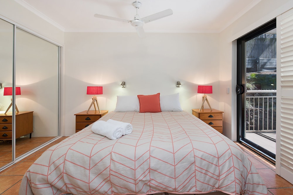 2 Bedroom Apartment with Garden Views photo 2