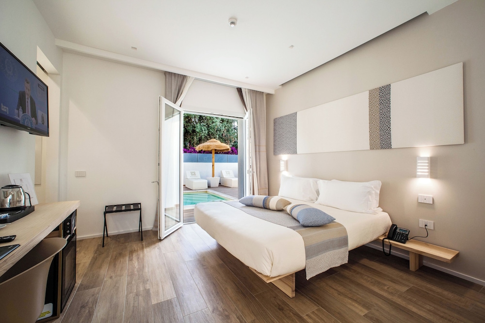 Deluxe Double or Twin Room, Pool View