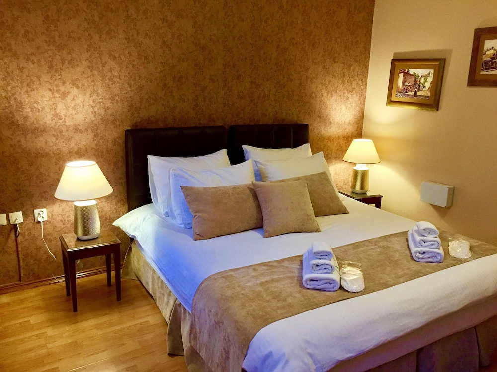 Deluxe Double Room, Non Smoking, Private Bathroom