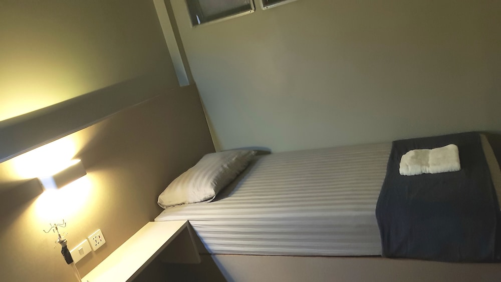 Twin Room with Shared Bathroom - Fan photo 3