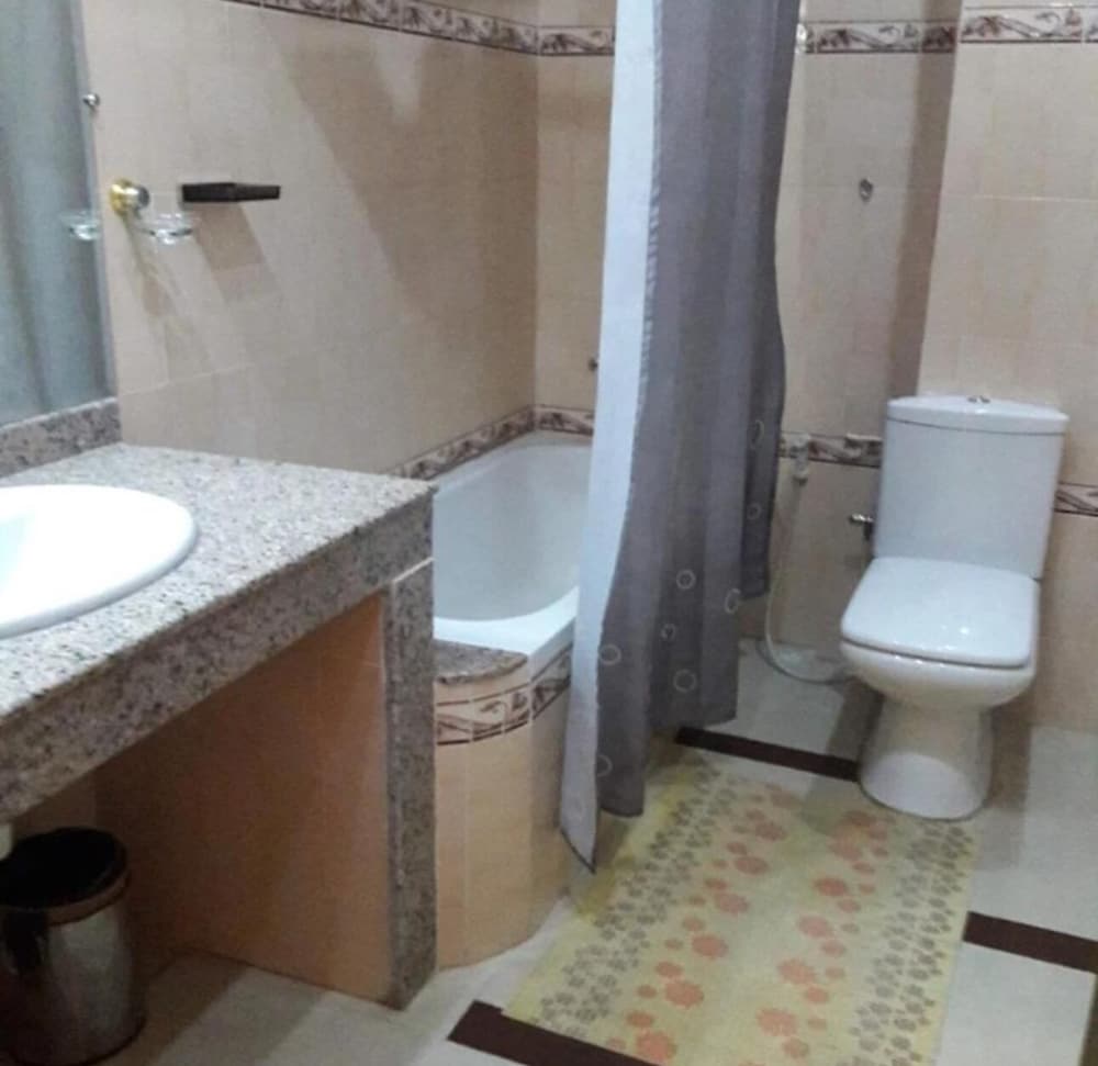 City Triple Room, 1 Bedroom, Private Bathroom photo 3