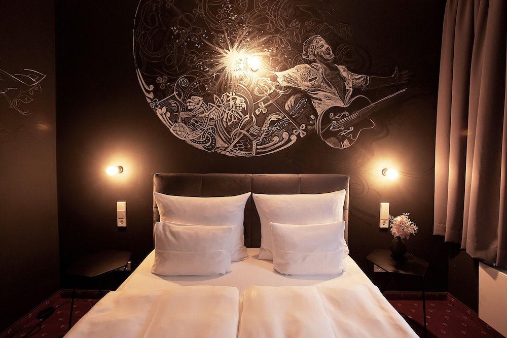 Design Double Room, Balcony, Courtyard View
