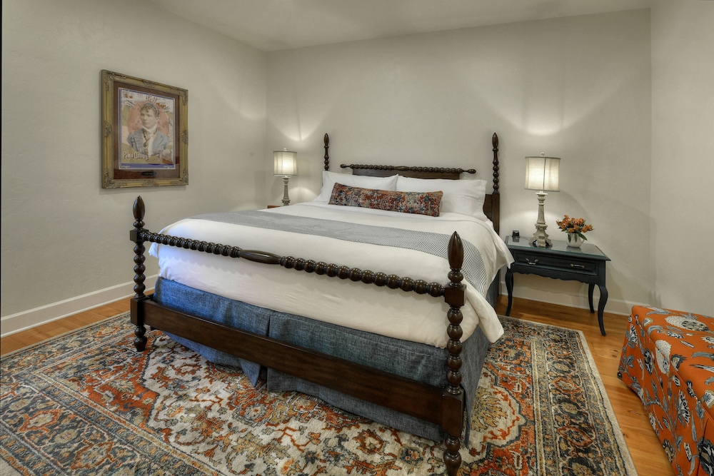 The Larcena Pennington Room photo 3