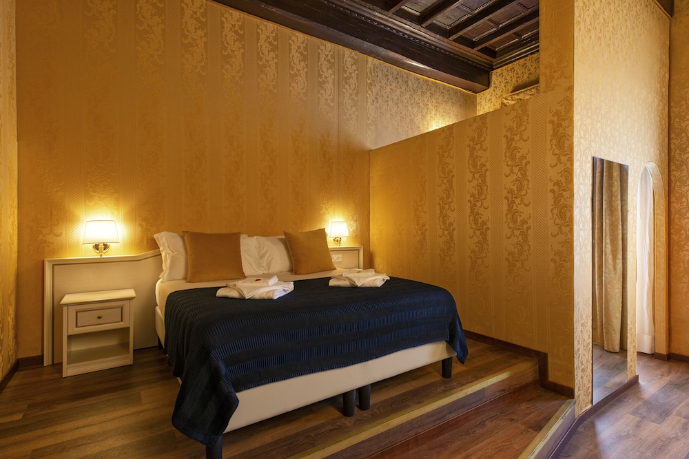 Luxury Triple Room, Private Bathroom
