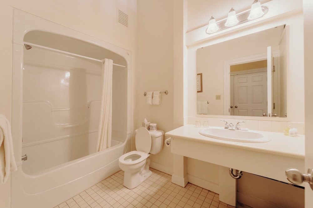 Superior Room, 2 Queen Beds photo 2