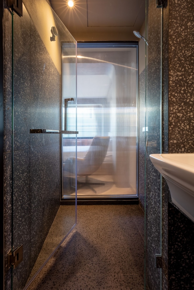 Deluxe King Room photo 2