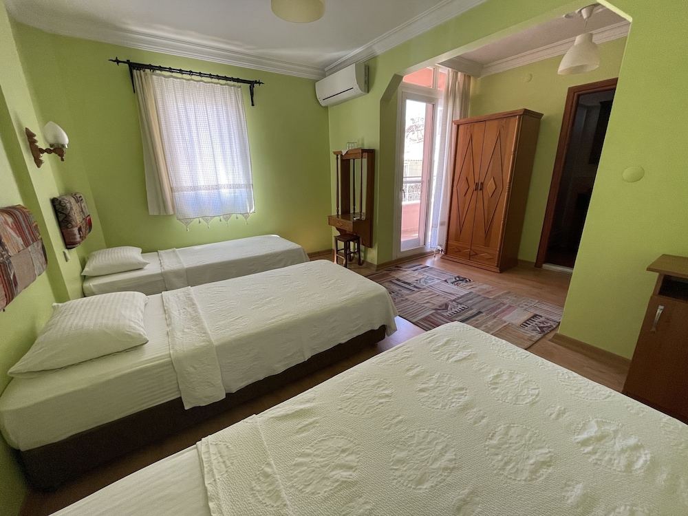Standard Triple Room - Photo 1