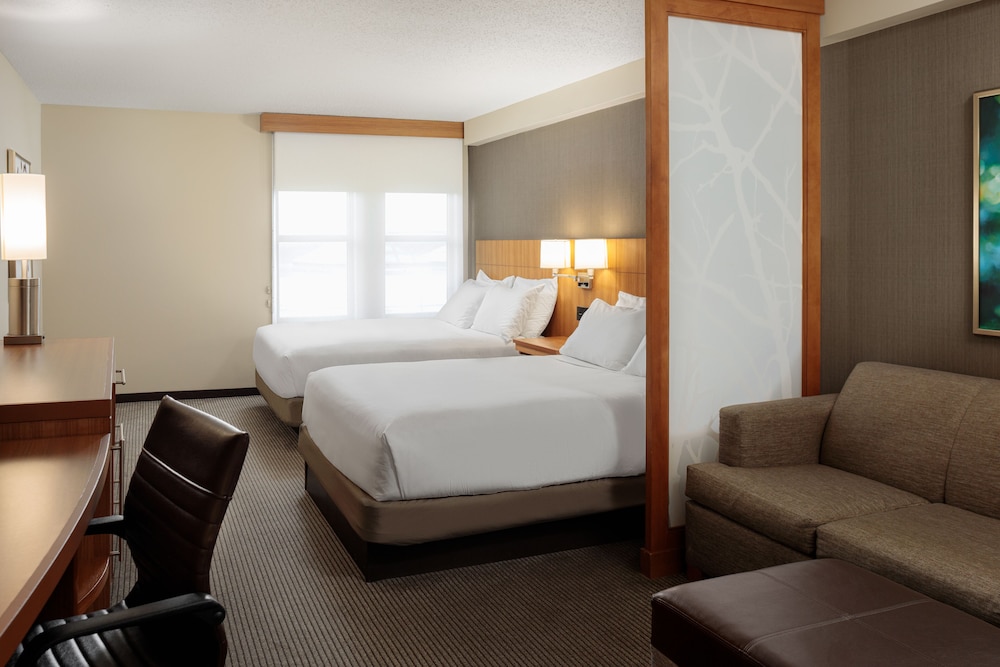 High Floor Suite, 2 Queen Beds - Photo 1