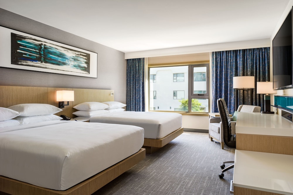Room, 2 Queen Beds (Mobility Accessible, Roll-in Shower) photo 1