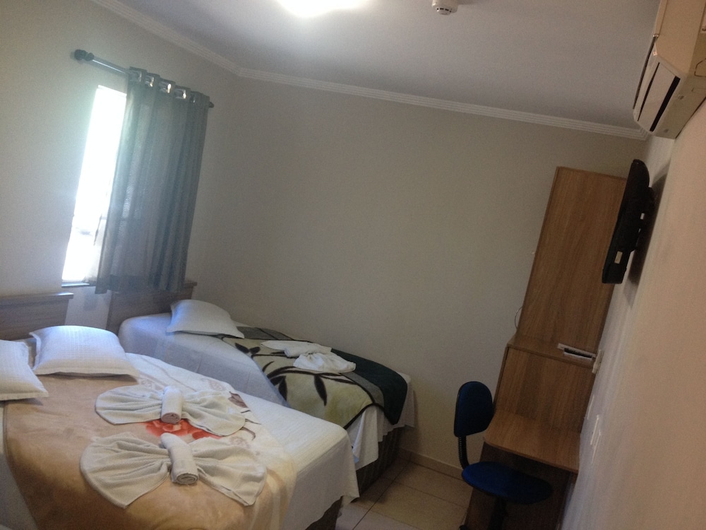 Economy Twin Room photo 2