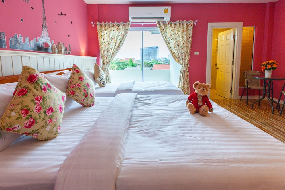 Deluxe Triple Room photo 2