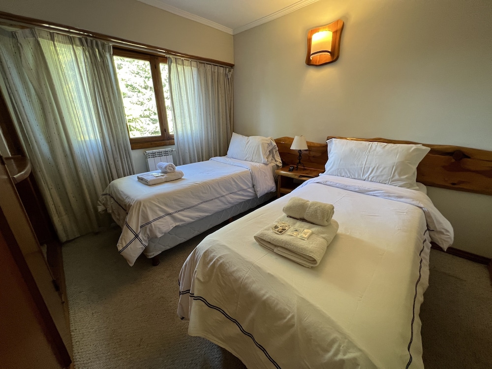 Basic Room, 2 Twin Beds photo 3