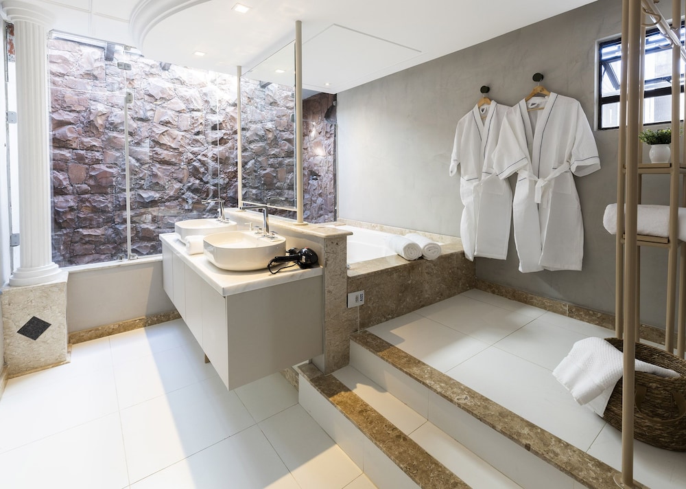 Suite, Hot Tub