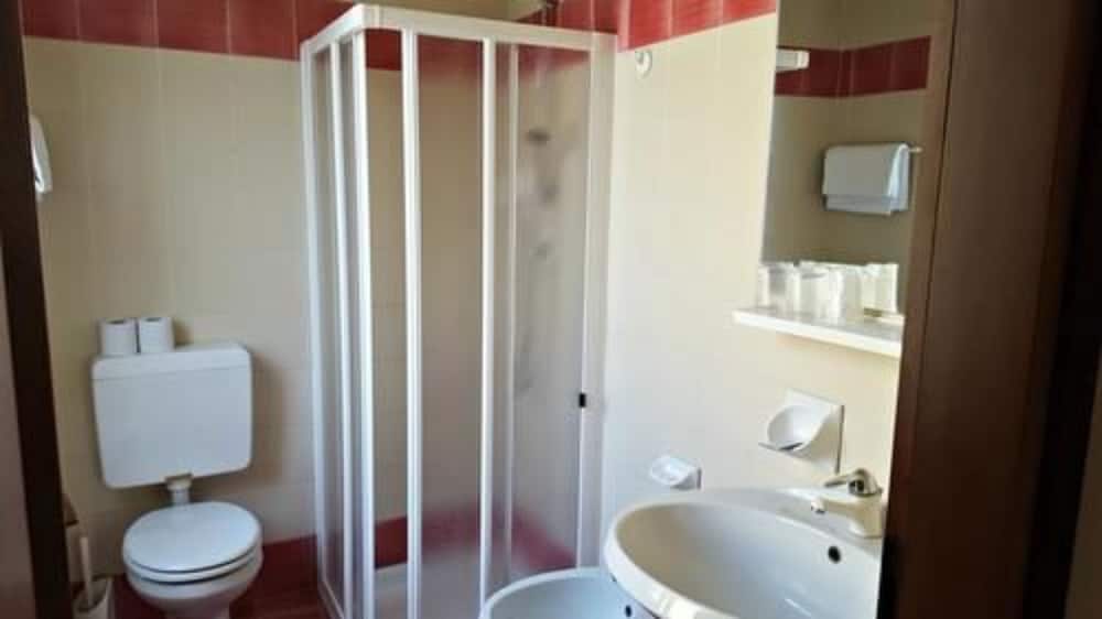 Standard Double or Twin Room (2 pax) - Photo 13
