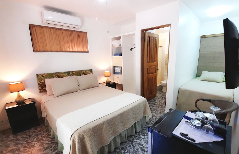 Family Room, Multiple Beds, Non Smoking, Courtyard View photo 3