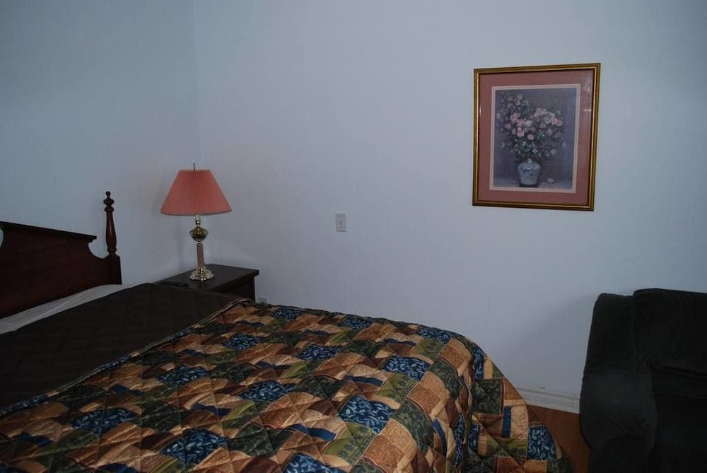 Room, 1 Queen Bed photo 1