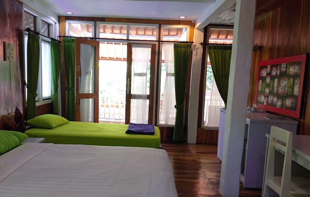 Deluxe Triple Room, Multiple Beds, Pool View photo 2