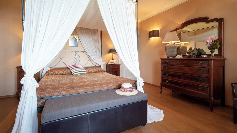 Junior Studio Suite, 1 Queen Bed, Valley View