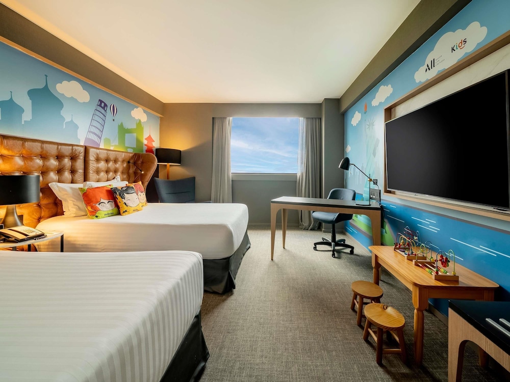Family Suite, Multiple Beds, Club Lounge Access