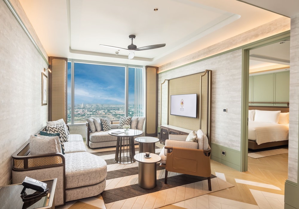Two Bedroom Suite with Lounge Access