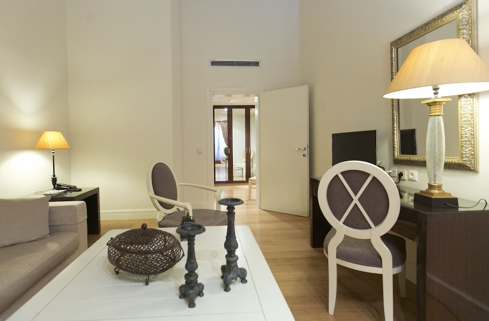 Deluxe Suite - Photo 4