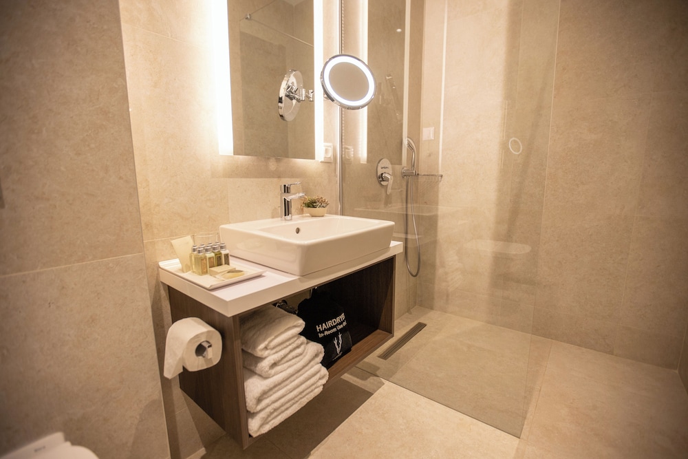 Business Twin Room - Photo 6
