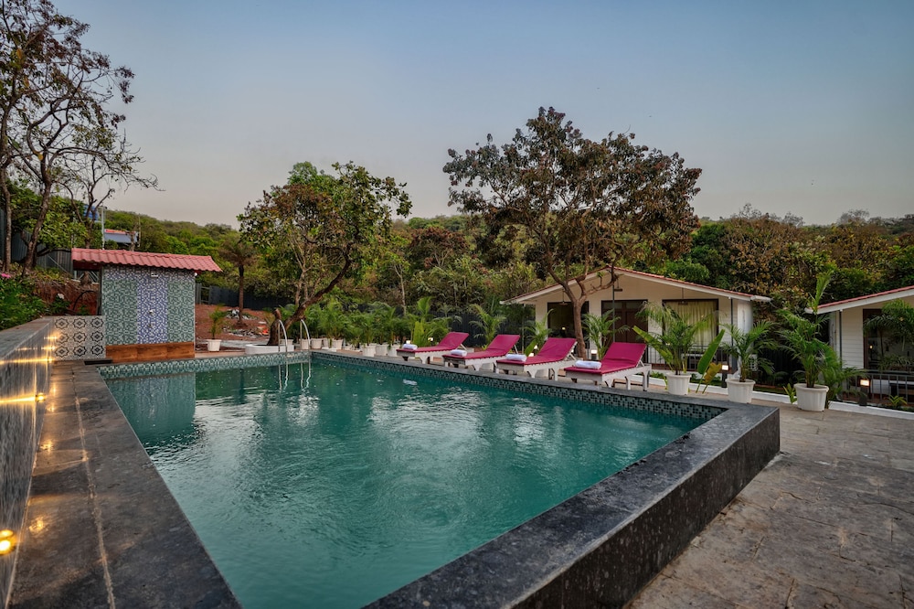 Deluxe Cottage, Pool View photo 2
