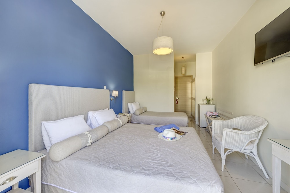 Standard Triple Room - Photo 4