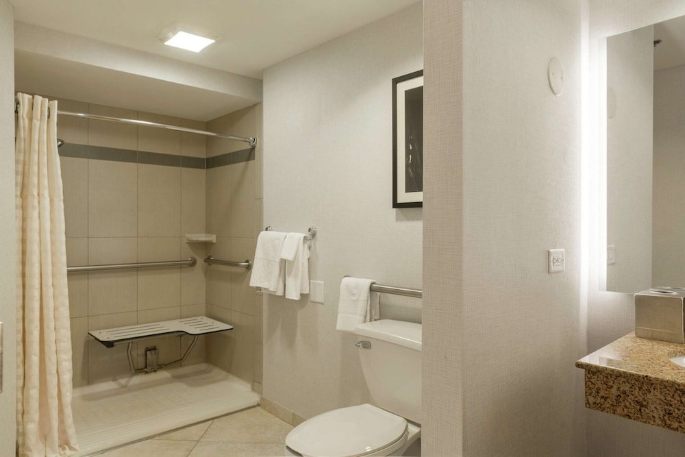 Room, 2 Queen Beds, Accessible (Hearing) - Photo 7