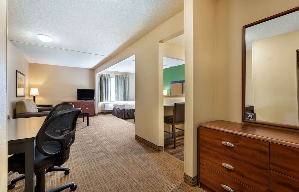 Deluxe Studio, Multiple Beds, Non Smoking - Photo 2