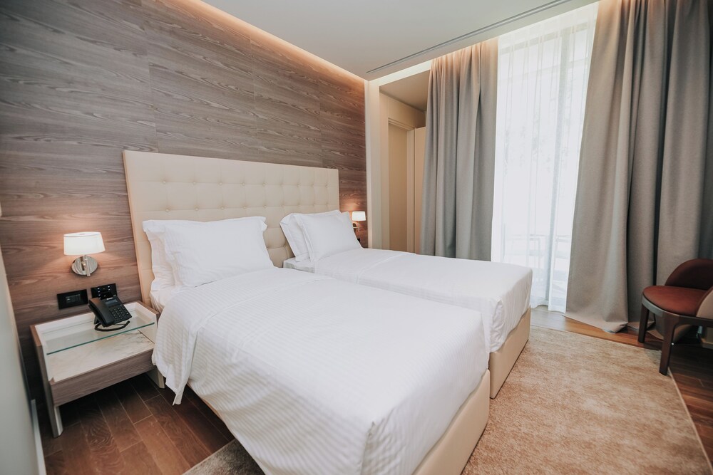 Standard Twin Room, Balcony, Courtyard View