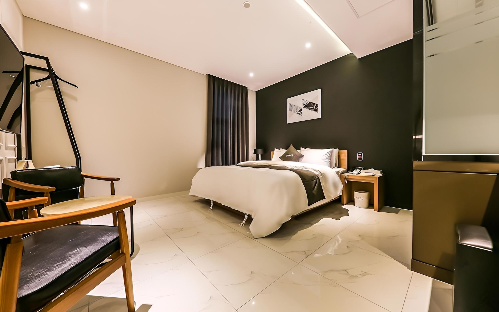 Room (Standard room) - Photo 8