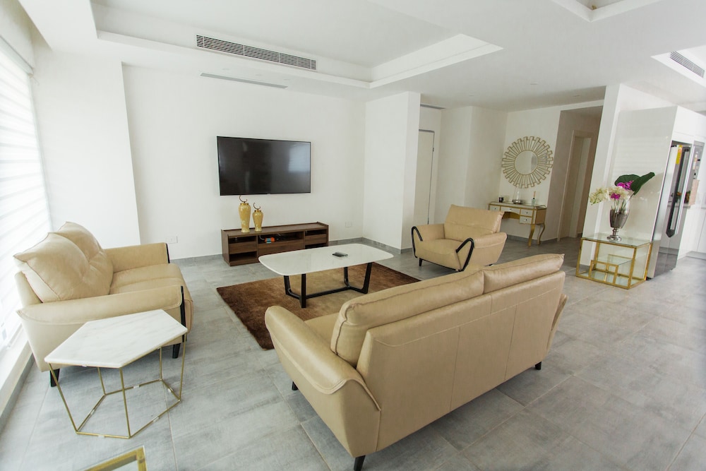 Exclusive Apartment, 2 Bedrooms, Ensuite - Photo 4