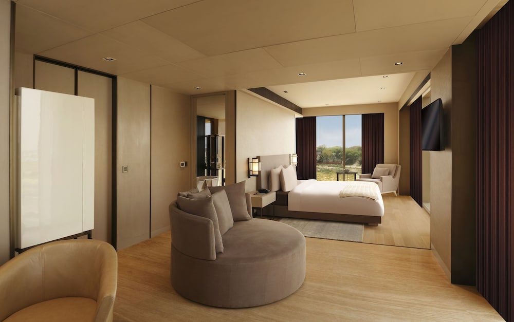 Panoramic Suite, Hi-Tea & Club Lounge Access, 15% Dis on Laundry, Floor Butler on Request