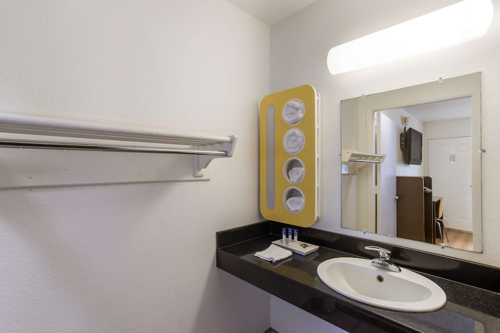 Room, 1 Queen Bed, Accessible, Non Smoking photo 2