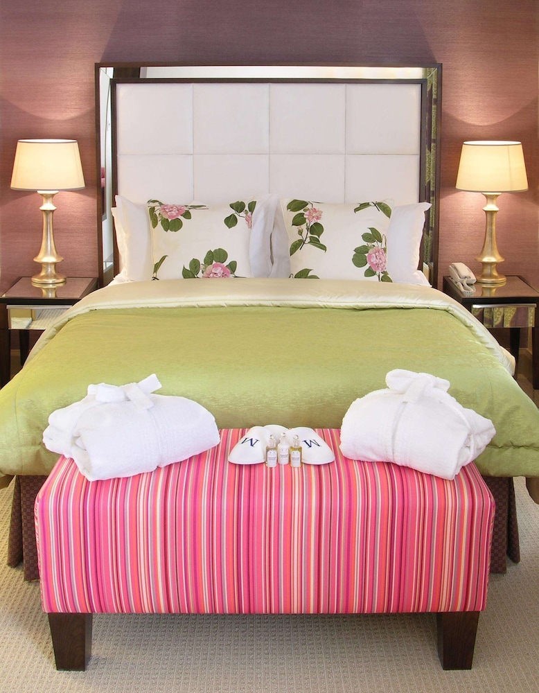 Deluxe Room, 1 Queen Bed photo 3