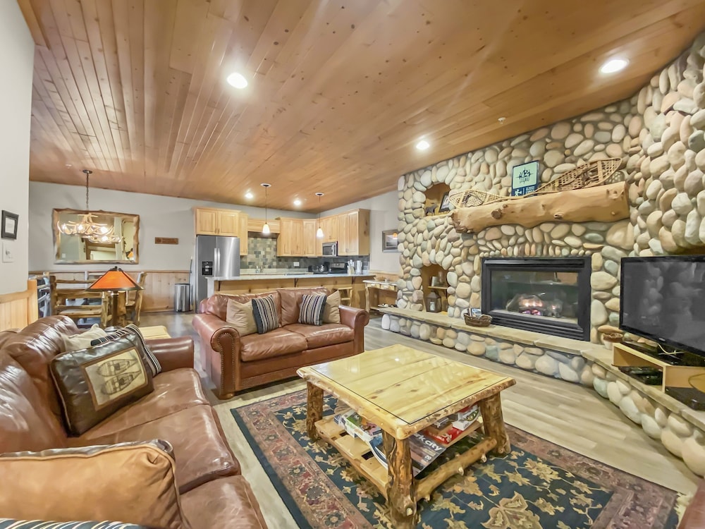 Condo, 2 Bedrooms