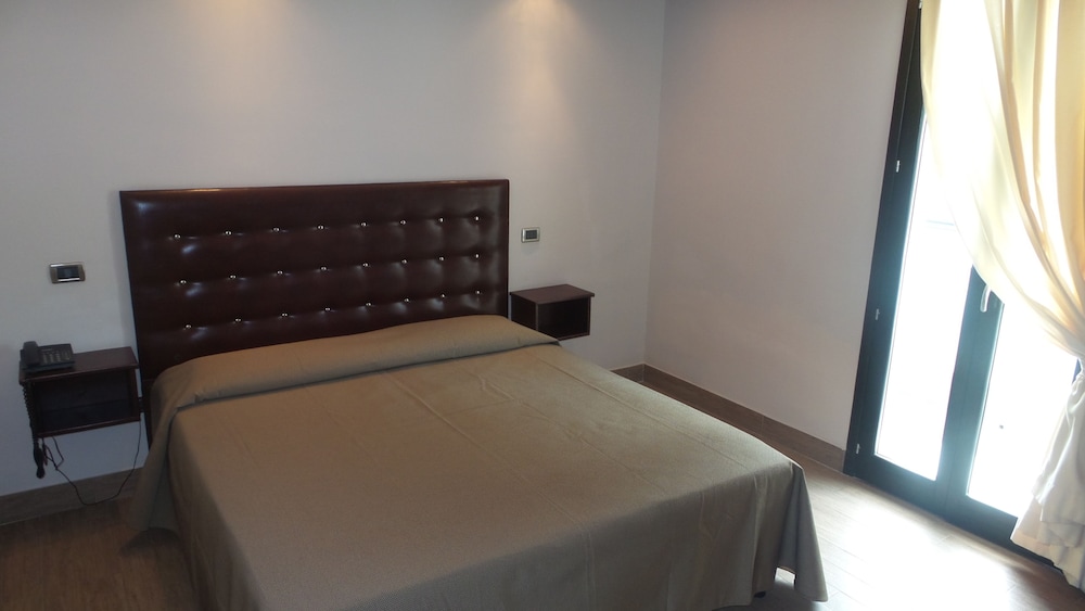 Standard Double or Twin Room photo 2