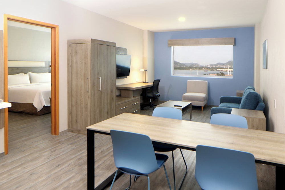 Suite, 1 Bedroom, Harbor View - Photo 4