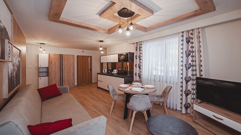 Apartment (J4) photo 1