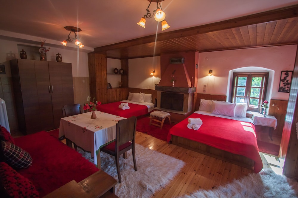 Classic Quadruple Room photo 2