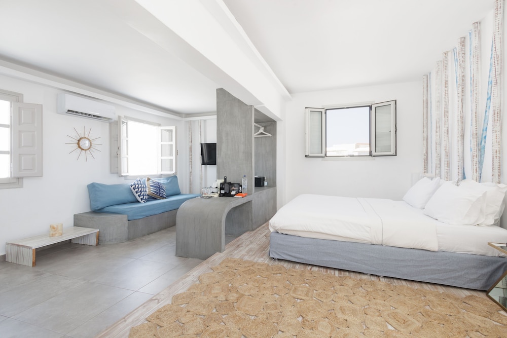 Deluxe Seaview Suite - Photo 1
