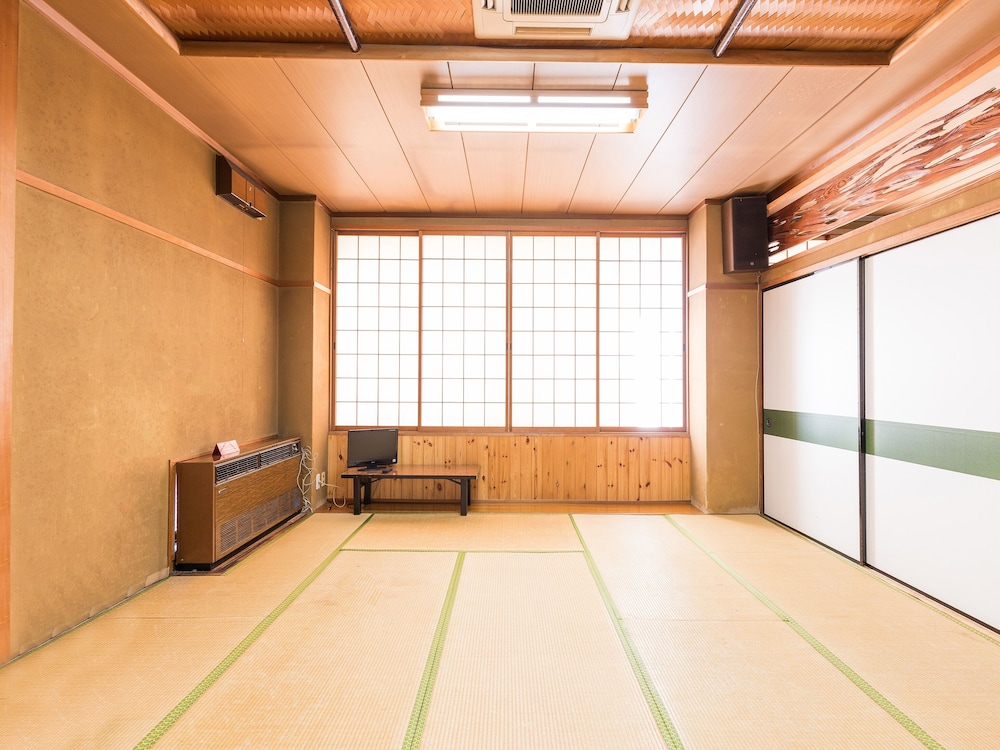Japanese Style Quintuple Room with Shared Bathroom, Non Smoking photo 3