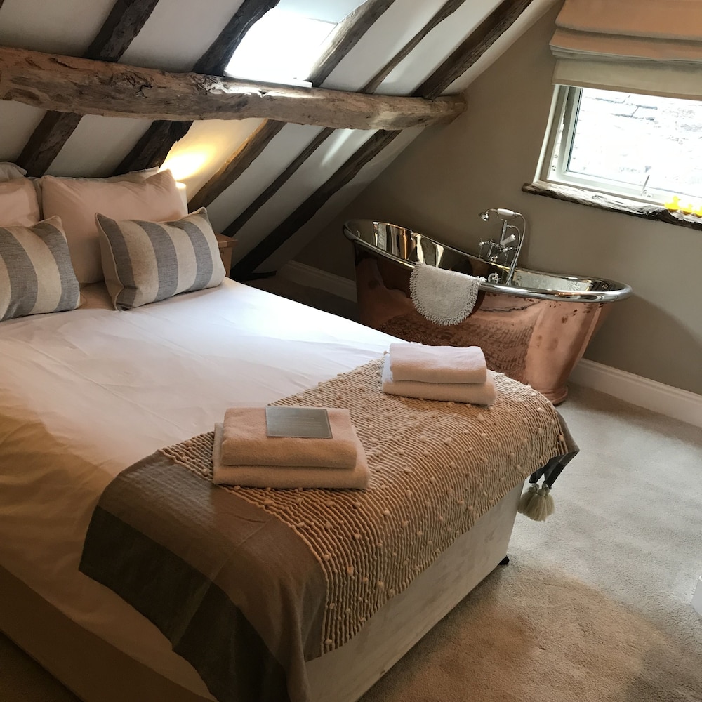 Romantic Double Room, 1 Double Bed, Bathtub, City View