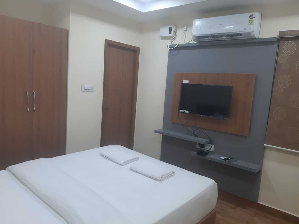 Superior Double Room, Patio, City View