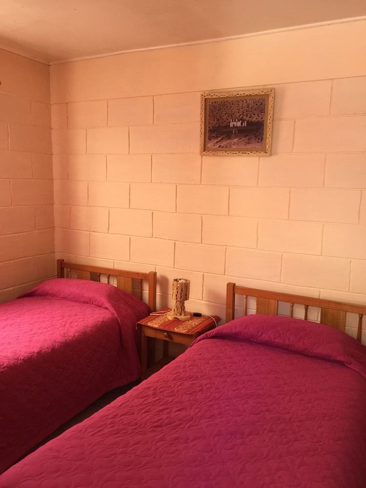 Standard Twin Room, 2 Twin Beds, Shared Bathroom photo 3