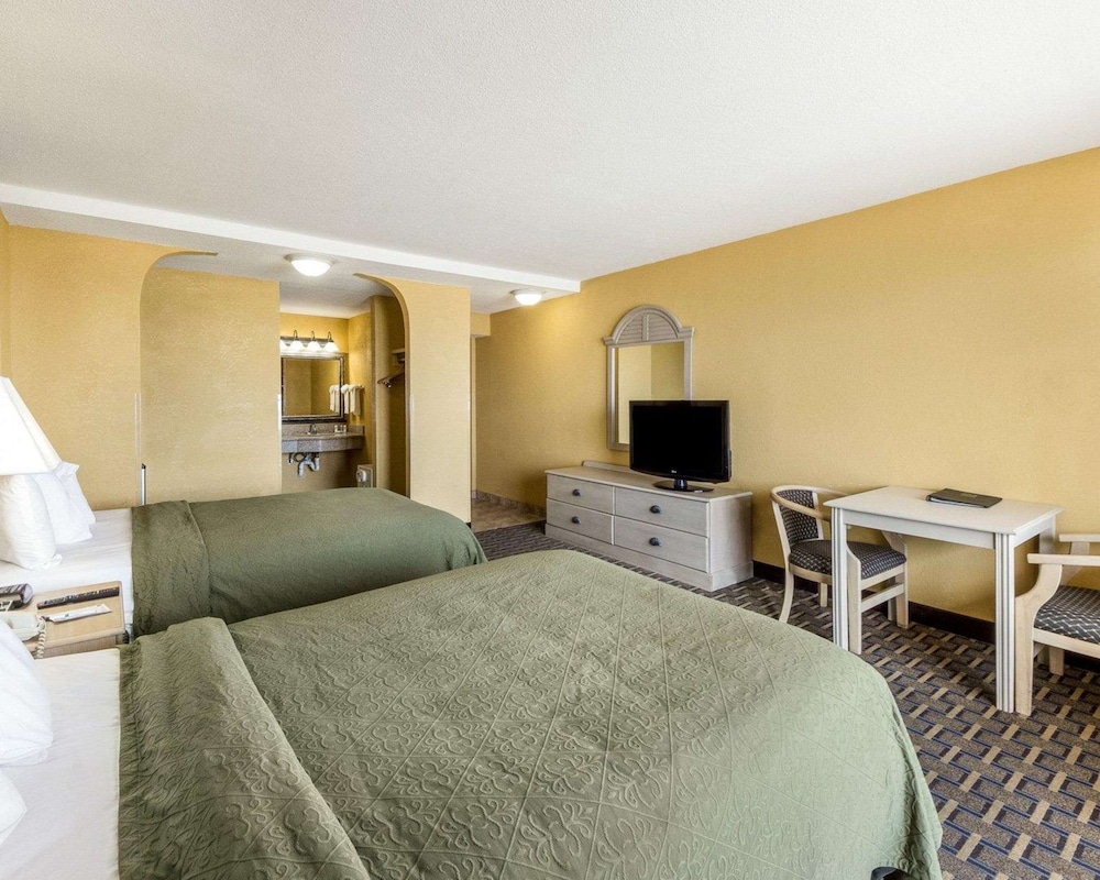 Suite, Multiple Beds, Non Smoking photo 1