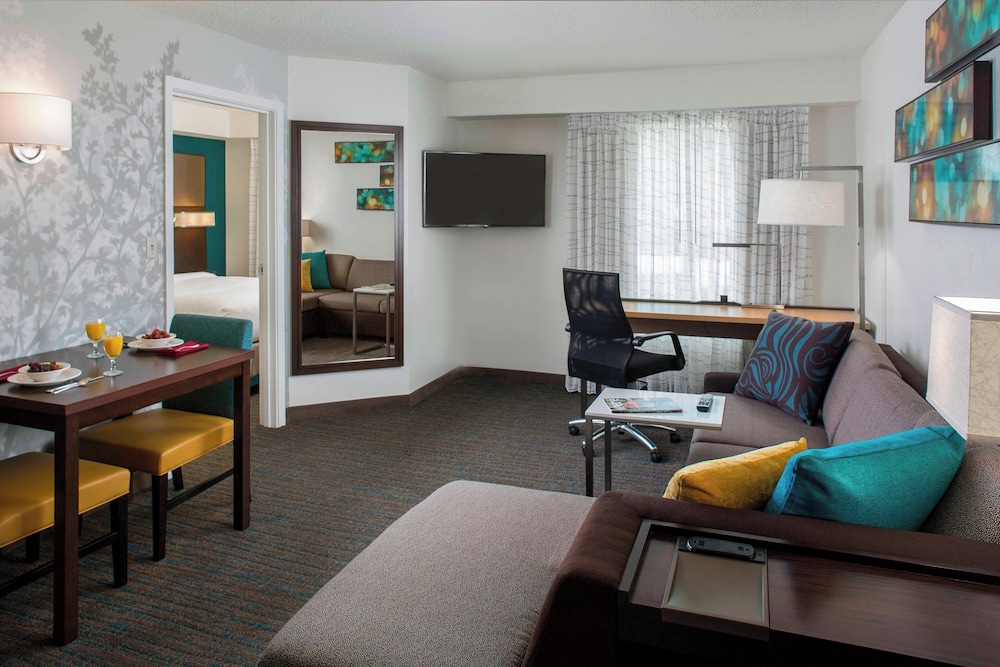 Suite, 1 Bedroom - Photo 1